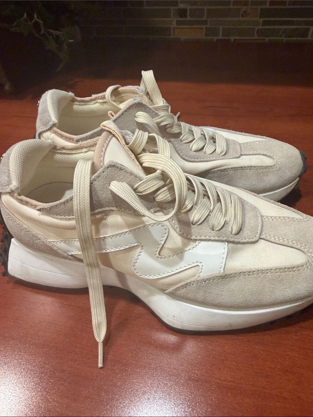 Steve Madden Beige and White Suede Lace-Up Sneakers Perfect Condition  Stylish